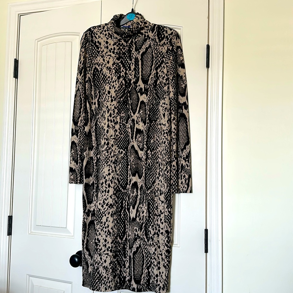Zara midi snake skin  pattern pencil dress- mint condition. Gorgeous! Size M